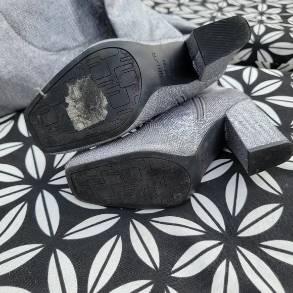 Unisa Quesia Silver Glitter Boot - Picture 4 of 7